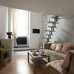 Frankie Charme Apartment