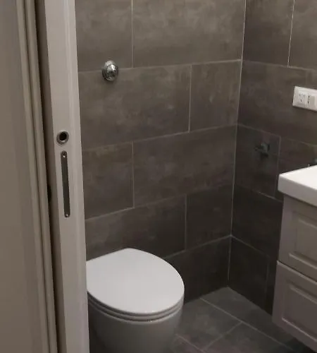 Frankie Charme Daire Roma